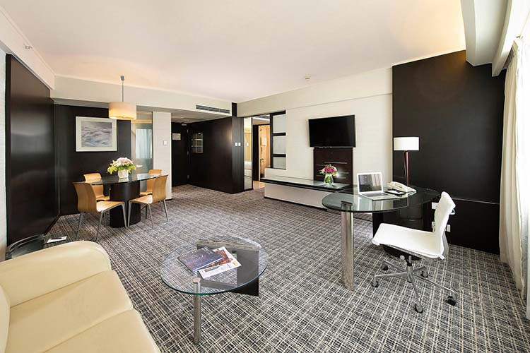 3_2_Deluxe Suite