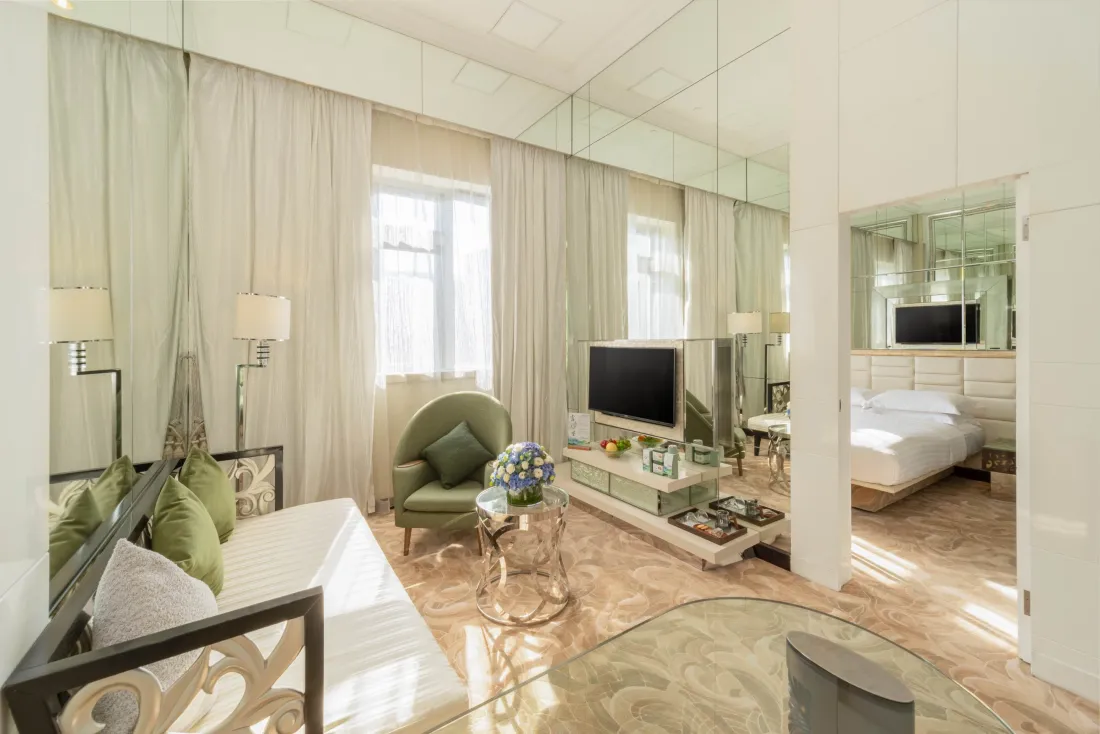  Royale Suite_Image.jpg 