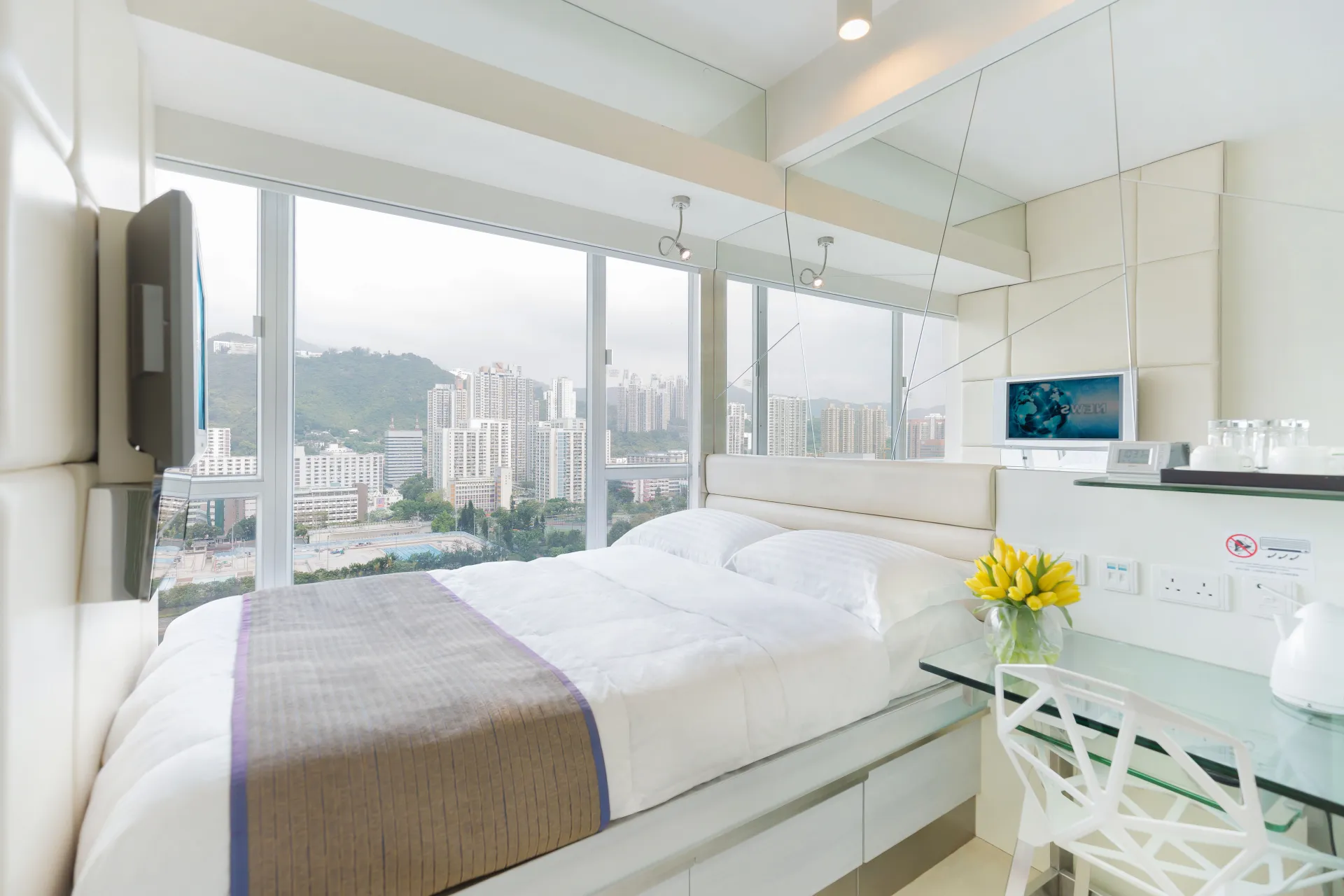 RRH_Standard Room-Queen Bed_Room_hi res