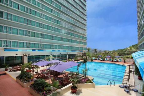  42 Outdoor Swimming Pool 1mb.jpg 